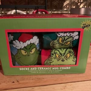 The grinch coffee mug & sock set